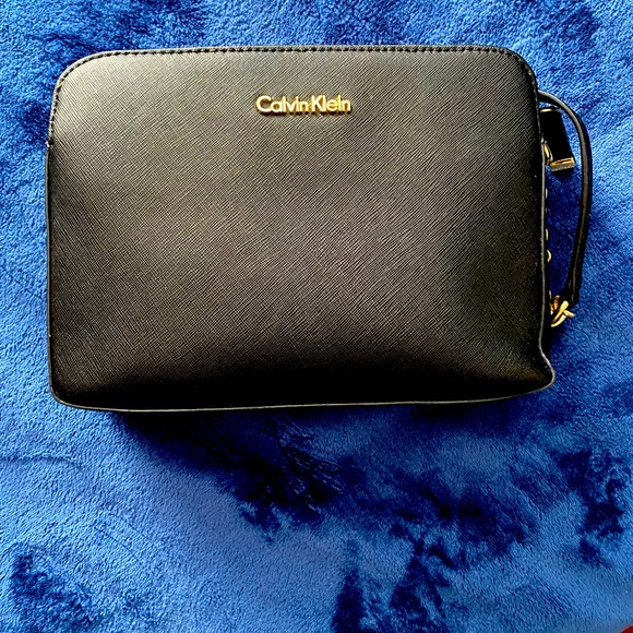 Calvin Klein Handbags - Calvin Klein Purse